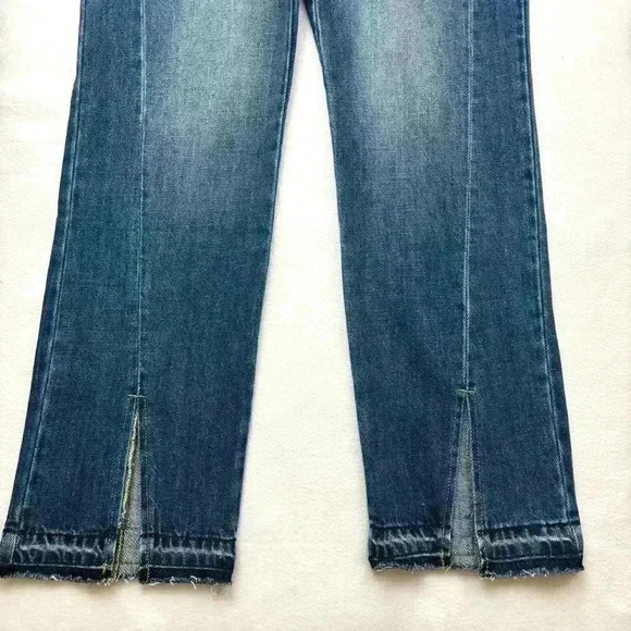 NWT KanCan Medora Med Wash Faded Highrise 90’s Split Hem Straight Jean Size 9/28 - Picture 5 of 16